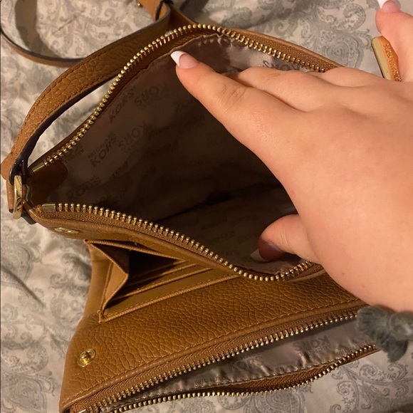 Michael Kors Crossbody - Picture 2 of 6